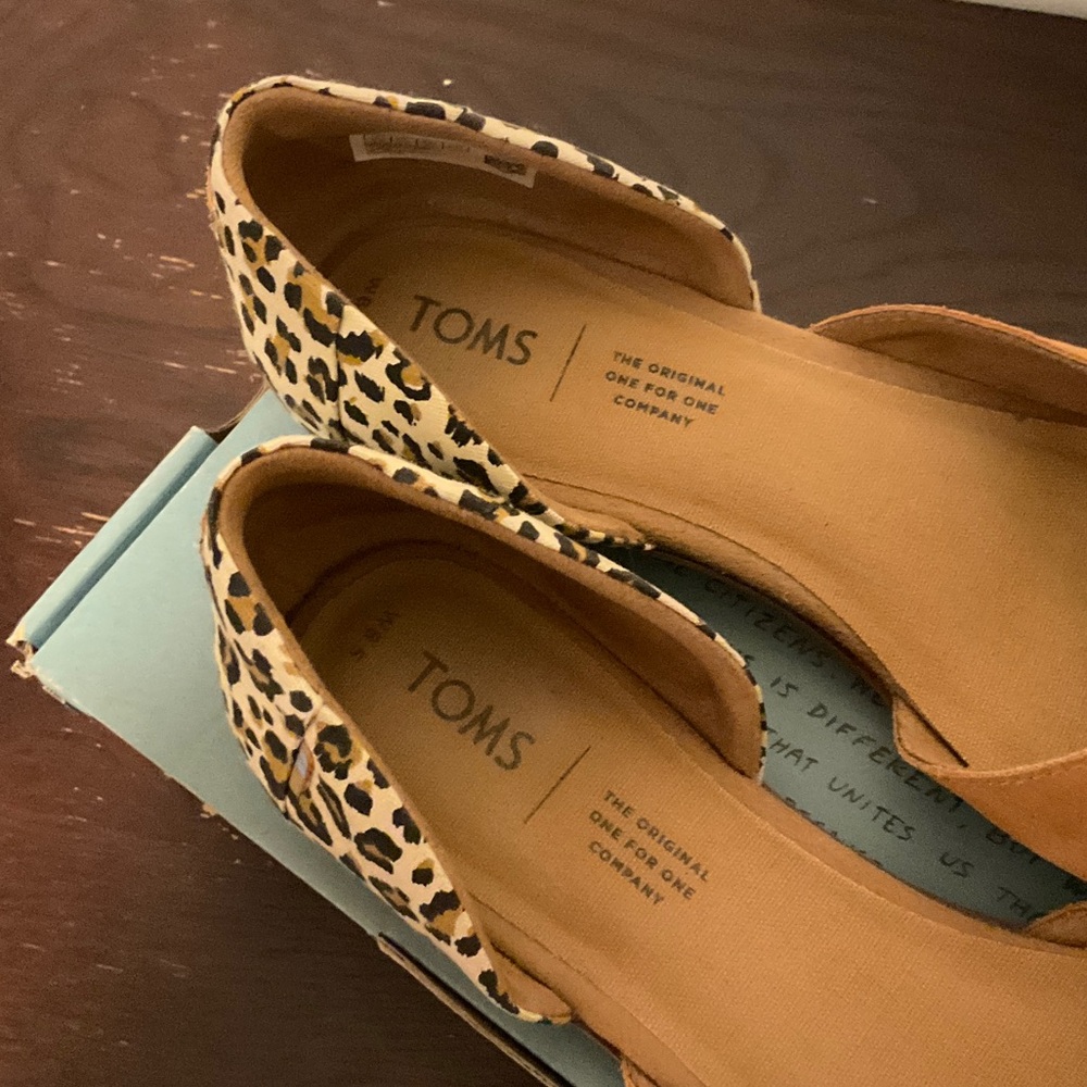 TOMS Women's Carmel Brown Suede and Leopard Print Flats - Picture 4 of 6